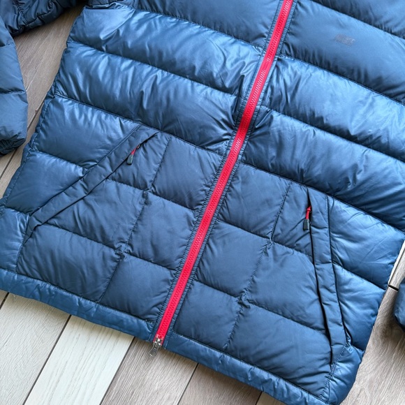 Nike Men's Navy and Red Puffer Jacket - Picture 7 of 8